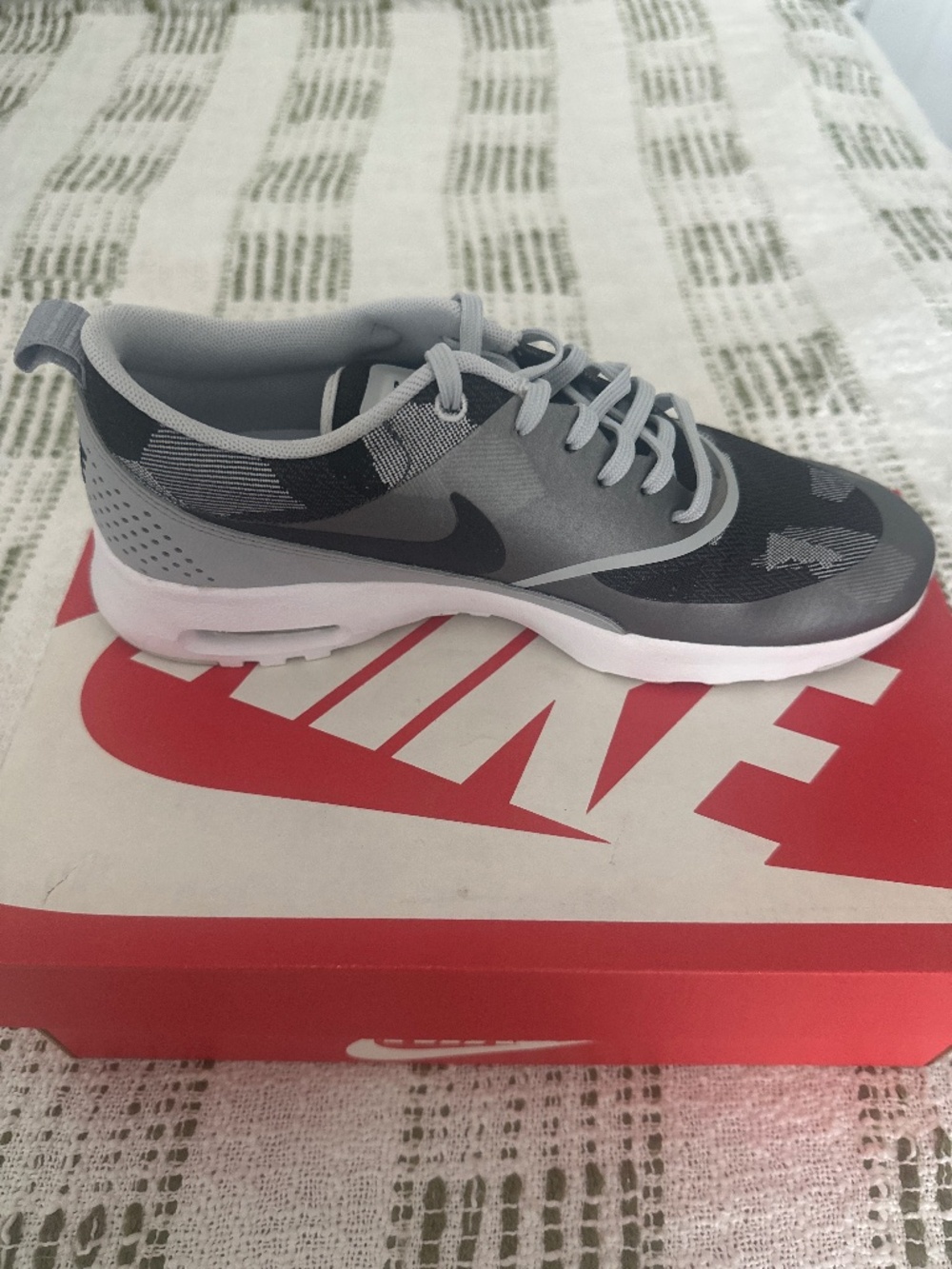!!BRAND NEW!! Women’s Nike Air Max Thea JCRD Grey Camo